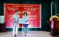 BHXH thành phố Hải Phòng:  Tặng quà Trung tâm nuôi dưỡng bảo trợ xã hội Hải Phòng nhân dịp Quốc tế Người cao tuổi
