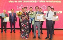 Đảng ủy Khối doanh nghiệp thành phố:  9 đảng viên nhận Huy hiệu từ 30 đến 50 năm tuổi Đảng