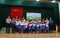 Trao 30 suất học bổng tặng học sinh có hoàn cảnh đặc biệt tại huyện Tiên Lãng, Vĩnh Bảo 
