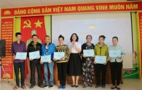 UB MTTQ VN quận Lê Chân: Trao kinh phí hỗ trợ vốn phát triển sản xuất tặng hộ cận nghèo 