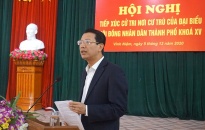 Đồng chí  Bùi Đức Quang- Phó Chủ tịch HĐND thành phố  tiếp xúc cử tri nơi cư trú.