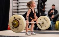 Bé gái 7 tuổi khỏe nhất thế giới có thể nâng tạ 80 kg