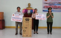 Phòng Hậu cần CATP: Hỗ trợ các hộ dân bị ảnh hưởng bởi bão lũ tại tỉnh Quảng Ngãi