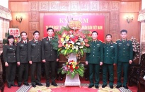 Lãnh đạo CATP đi thăm, chúc mừng nhân kỷ niệm 76 năm  Ngày thành lập QĐND Việt Nam