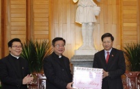 Lãnh đạo thành phố đi thăm, tặng quà Tòa Giám mục Hải Phòng