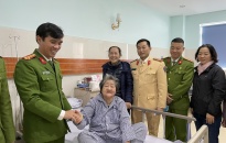 Gia đình cụ bà 83 tuổi được giải cứu khỏi đám cháy lớn gửi thư cảm ơn lực lượng Công an
