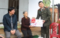 Thiếu tướng Vũ Thanh Chương - Ủy viên BTV Thành ủy, Giám đốc CATP:  Thăm, tặng quà nhân dịp Tết Nguyên đán Tân Sửu 2021