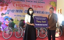 Trường THCS An Đồng (An Dương):  Tiếp nhận 8 xe đạp và sách do Ban đại diện cha mẹ học sinh nhà trường tặng 