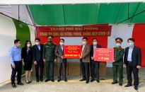  TP Hải Phòng trao 5 tỷ đồng và 500.000 khẩu trang y tế tặng tỉnh Hải Dương