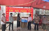 Hội LHPN thành phố thăm và tặng quà khu phong tỏa xã Tiên Thắng, huyện Tiên Lãng 