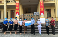 Hội LHPN thành phố: Vận động ủng hộ người dân tại khu vực cách ly y tế xã Tiên Thắng, huyện Tiên Lãng