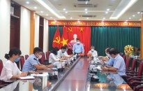 Trưởng Ban quản lý khu kinh tế Hải Phòng Lê Trung Kiên làm việc về công tác bầu cử và phòng chống dịch COVID-19 trên địa bàn quận Lê Chân.