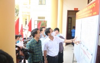 Đồng chí Đỗ Mạnh Hiến - Phó Bí thư Thường trực Thành ủy kiểm tra công tác bầu cử tại Vĩnh Bảo