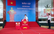 Đồng chí Lê Ngọc Trữ, Ủy viên Ban Thường vụ Thành ủy, Giám đốc Sở Tài chính thành phố dự lễ khai mạc và bầu cử tại huyện Vĩnh Bảo