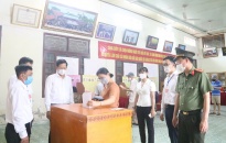 Phó Chủ tịch Thường trực UBND thành phố Lê Anh Quân giám sát công tác bầu cử tại huyện An Dương