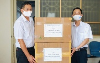BHXH thành phố Hải Phòng:  Trao 5.000 khẩu trang tặng BHXH 2 tỉnh Bắc Ninh và Bắc Giang