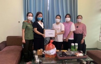 Hội LHPN thành phố thăm, tặng quà 20 gia đình Hội viên tiêu biểu nhân ngày Gia đình Việt Nam