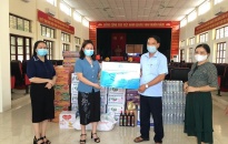 Hội LHPN Hải Phòng: Trao tặng huyện Vĩnh Bảo nhu yếu phẩm  trị giá 100 triệu đồng