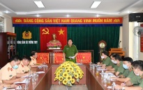 Đại tá Bùi Trung Thành - Phó Giám đốc CATP kiểm tra công tác 6 tháng tại Phòng Cảnh sát đường thủy