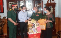 Kỷ niệm 74 năm Ngày thương binh, liệt sỹ (27/7/1947-27/7/2021):  Chủ tịch nước tặng quà Trung tướng Nguyễn Văn Lân