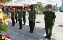 Công đoàn CATP dâng hương tại đền liệt sỹ Nguyễn Đức Cảnh nhân kỷ niệm 74 năm ngày Thương binh - liệt sỹ