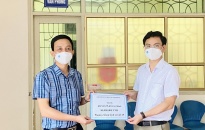 BHXH Thành phố Hải Phòng:  Tặng 80 triệu đồng ủng hộ công tác phòng chống dịch Covid-19 cho BHXH thành phố Hồ Chí Minh
