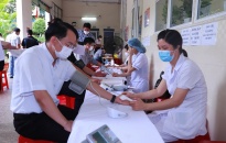 Công an quận Hồng Bàng tổ chức cho 30 chức sắc, chức việc tôn giáo tiêm vắc-xin phòng  Covid-19   