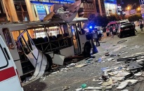 Xe buýt chở khoảng 30 người nổ tung tại Nga