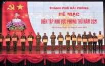 Bế mạc diễn tập khu vực phòng thủ thành phố năm 2021 - 24 tập thể có thành tích xuất sắc được khen thưởng