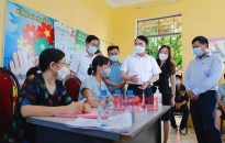 Phó Chủ tịch UBND thành phố Lê Khắc Nam kiểm tra công tác tiêm chủng vắc xin phòng chống dịch Covid-19