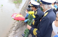 Dâng hương kỷ niệm 60 năm Ngày mở đường Hồ Chí Minh trên biển