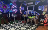 Chủ quán karaoke Thu Thủy, ở xã Bắc Hưng (Tiên Lãng) điều 7 tiếp viên nữ đón 17 “thượng đế” đến hát