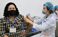 Triển khai tiêm vắc xin phòng ngừa Covid-19 cho người bệnh điều trị tại Bệnh viện Hữu nghị Việt Tiệp