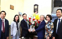 Bí thư Thành ủy thăm, chúc mừng Nhà giáo nhân dịp kỷ niệm 39 năm Ngày nhà giáo Việt Nam 