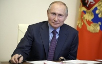 Tổng thống Nga tiêm mũi vaccine ngừa COVID-19 tăng cường