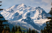 Nhà leo núi được chia nửa kho báu tìm được từ vụ rơi máy bay 50 năm trước