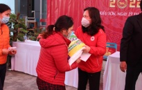 Hội Chữ thập đỏ thành phố: Trao 160 suất quà Tết cho người dân có hoàn cảnh khó khăn