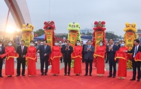 Thông xe kỹ thuật cầu Rào:  Phó Thủ tướng Chính phủ Lê Văn Thành dự và cắt băng thông xe