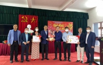 Đồng chí Bùi Văn Kiệm, Giám đốc Sở GD&ĐT thăm, chúc tết giáo viên và học sinh