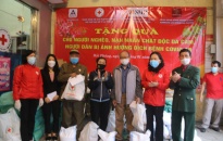 Hội Chữ thập đỏ thành phố trao 100 suất quà tặng các hộ gia đình nạn nhân chất độc da cam 