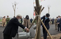 Đồng chí Nguyễn Đình Chuyến, Chủ nhiệm Ủy ban Kiểm tra Thành ủy dự lễ trồng cây tại huyện Tiên Lãng