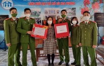 Chi đoàn Phòng Cảnh sát Môi trường – CATP: Trao quà Tết tặng các em thiếu nhi tại Làng Nuôi dạy trẻ mồ côi Hoa Phượng