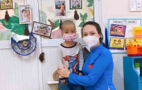 Cháu Phạm Thị Phương Linh được Quỹ từ thiện An Lạc tài trợ cho đi học