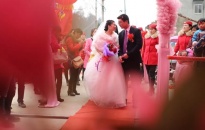 Tiền thách cưới cao cản trở các cặp đôi kết hôn tại Trung Quốc
