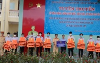 Tuyên truyền phòng, chống đuối nước và PCCC, cứu nạn cứu hộ cho giáo viên, học sinh trường THPT Nguyễn Đức Cảnh