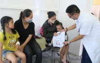 Bệnh viện Kiến An: Trao 750 suất quà động viên bệnh nhi điều trị nội trú tại Bệnh viện