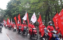60 tình nguyện viên trường Đại học Y dược Hải Phòng diễu hành tuyên truyền 'Hành trình đỏ'
