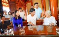Đồng chí Lê Anh Quân - Phó Chủ tịch Thường trực UBND TP đi thăm, tặng quà các gia đình chính sách tại huyện An Dương