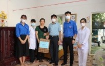 Bệnh viện Kiến An: Cấp phát thuốc miễn phí và tặng quà cho gia đình chính sách tại phường Phù Liễn (quận Kiến An)        