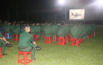 Gần 400 cán bộ, chiến sĩ Trung đoàn 50 (Bộ Chỉ huy Quân sự thành phố) tham gia chương trình chiếu phim lưu động 